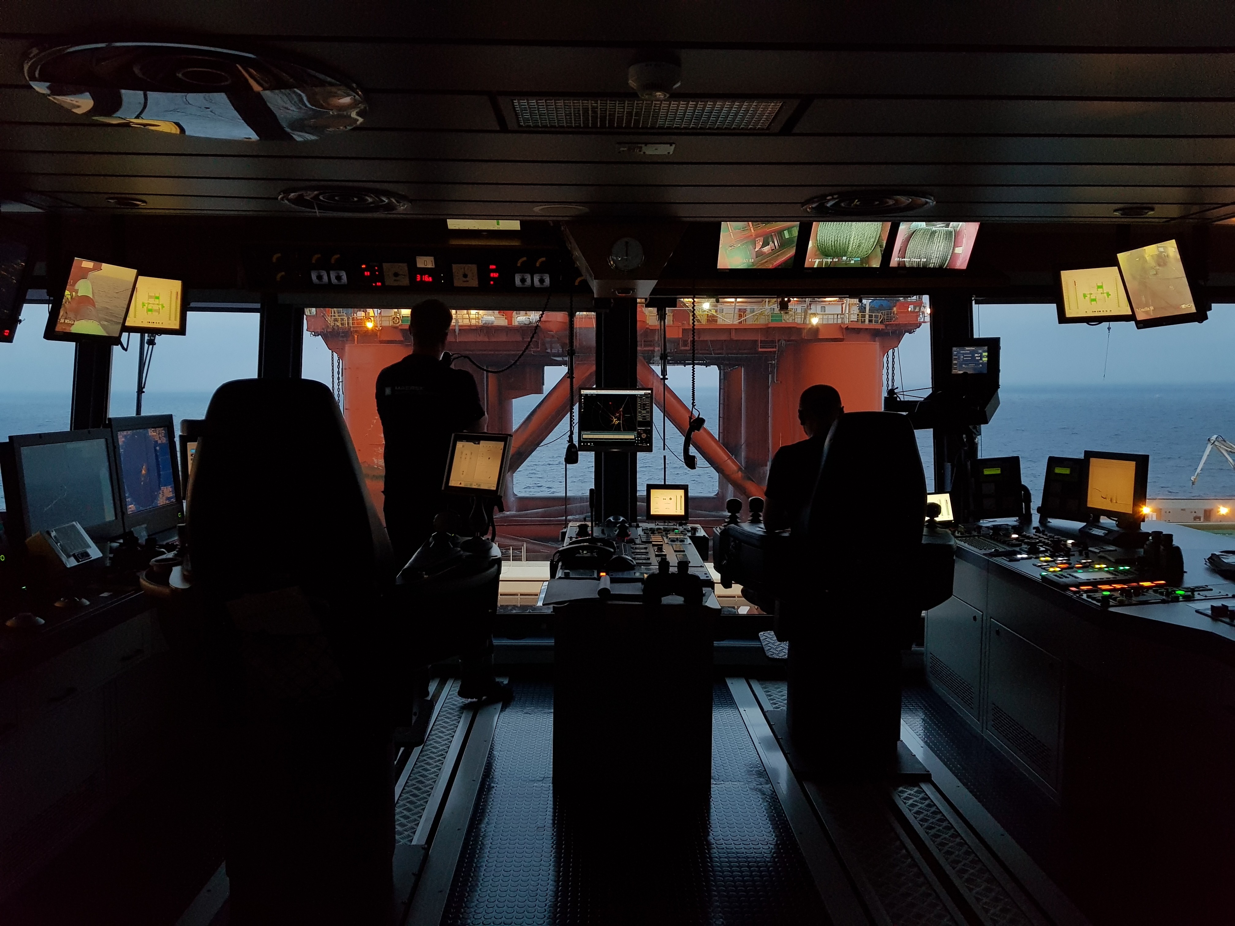 Latenight Rigmove (Maersk Laser, Nordsoeen).jpg